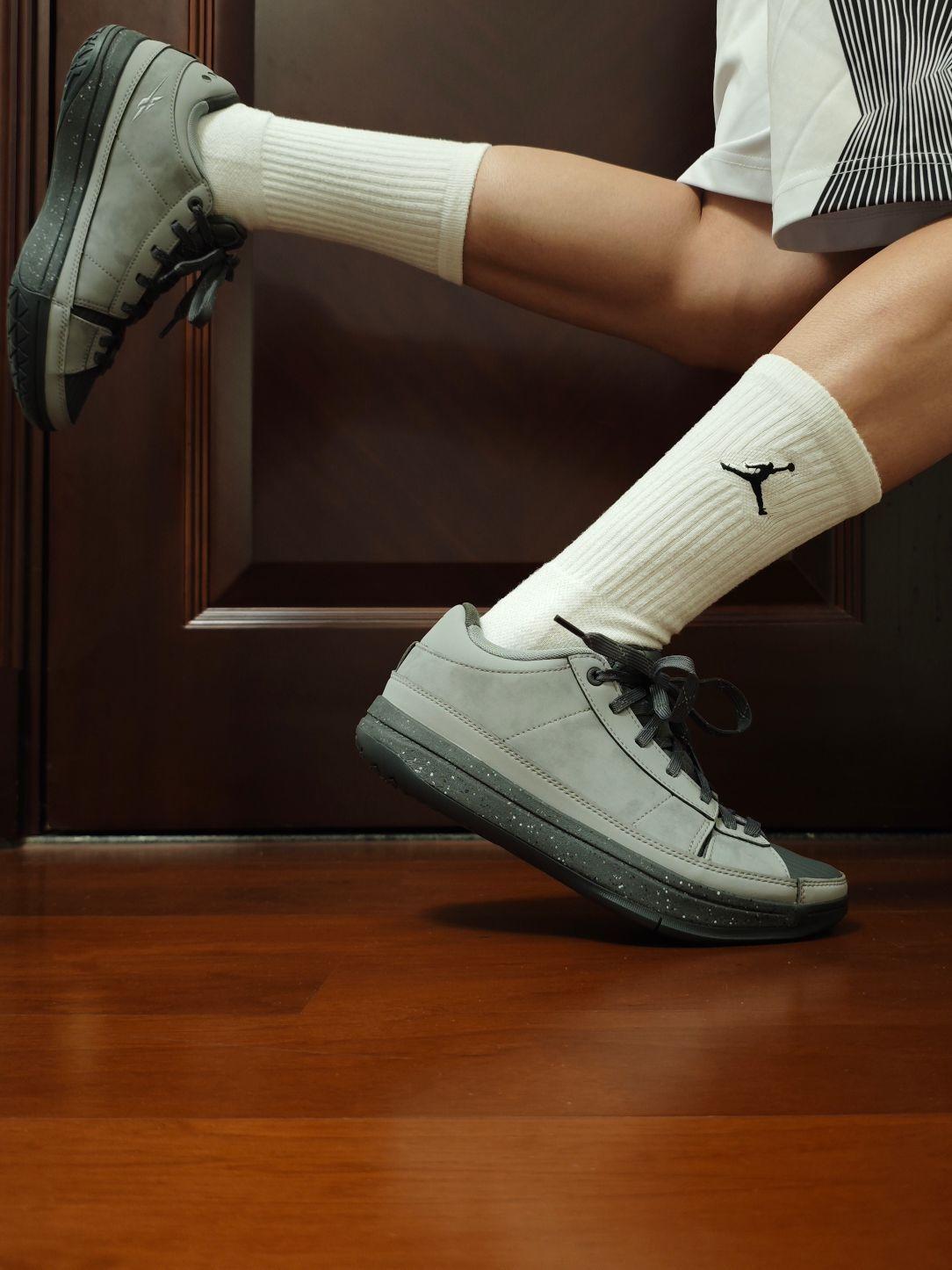 更高级的“月球”配色